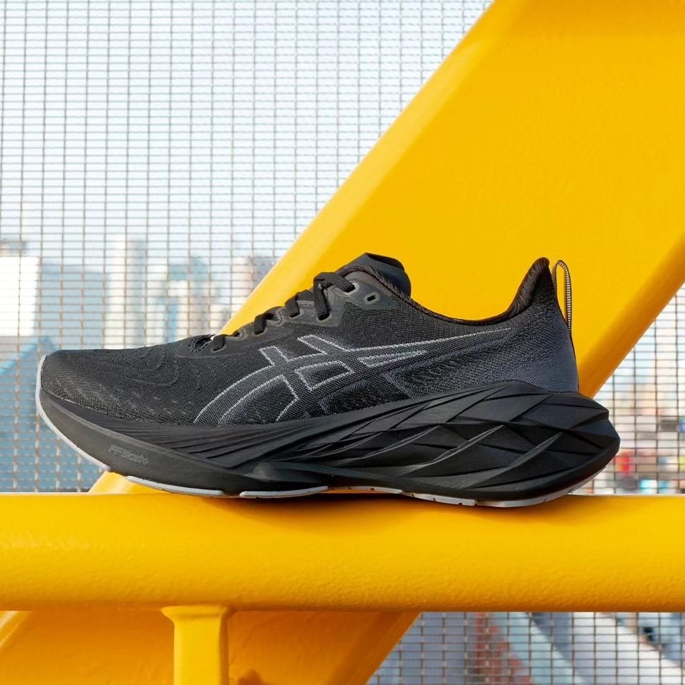 Alternative view of ASICS GEL NOVABLAST