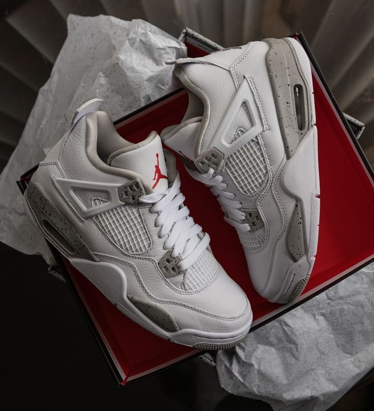 NIKE AIR JORDAN RETRO 4 - Image 3