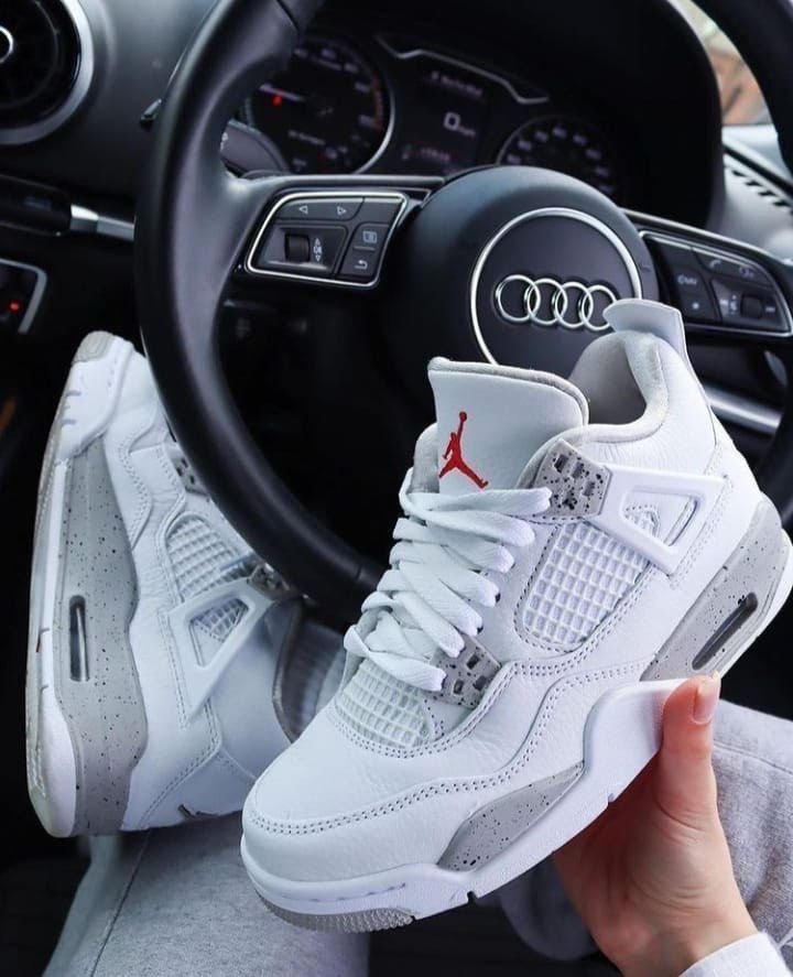 NIKE AIR JORDAN RETRO 4