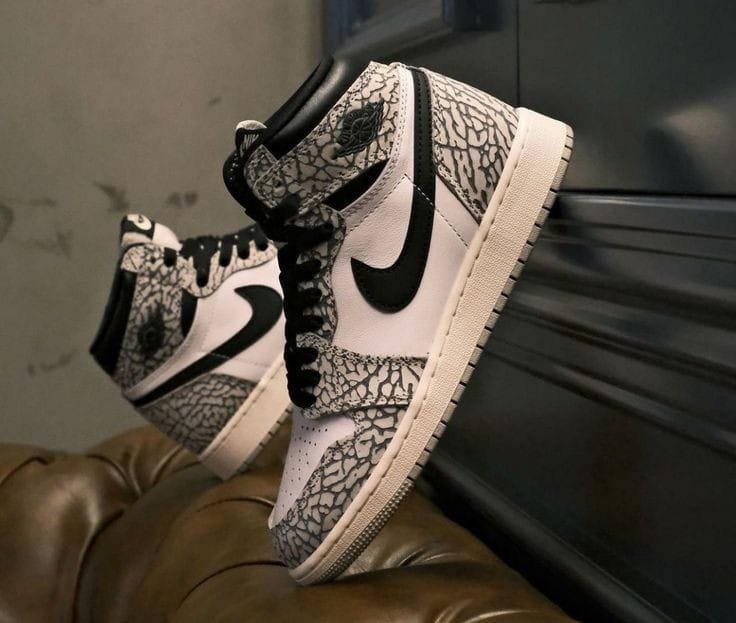 Alternative view of NIKE AIR JORDAN RETRO 1