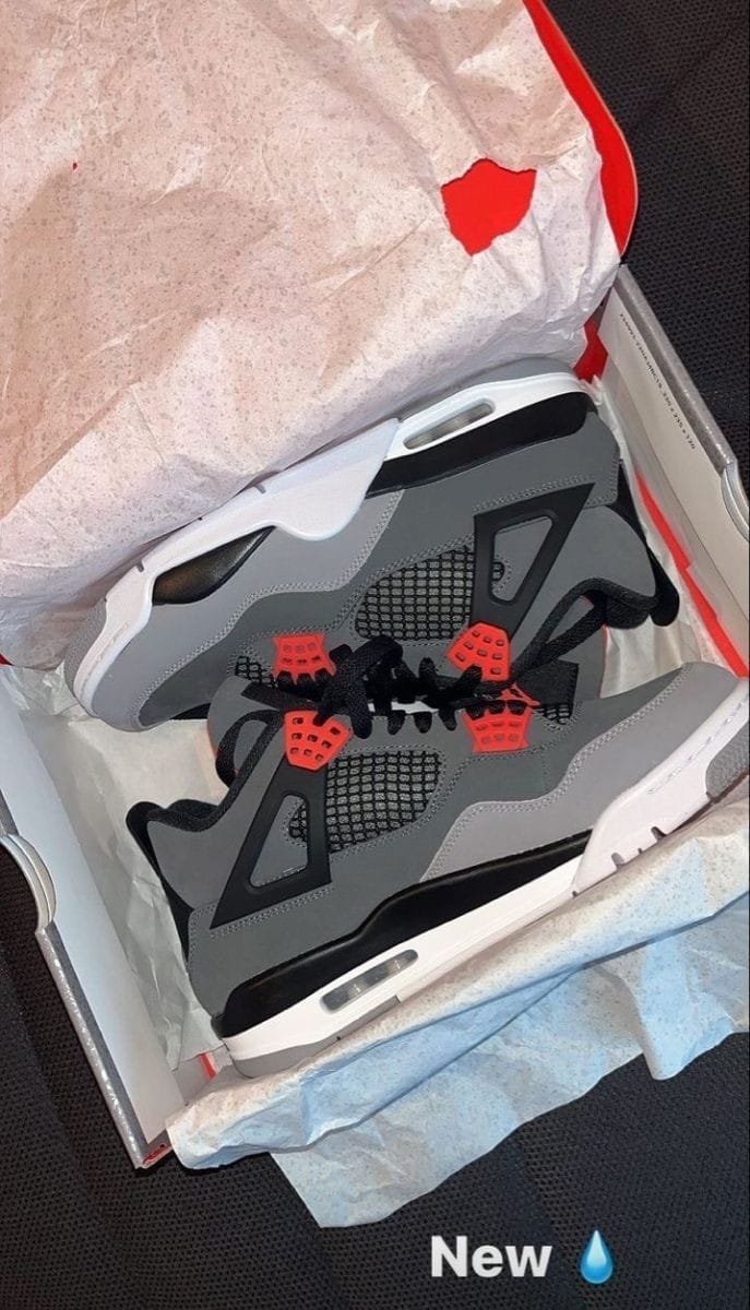 Alternative view of NIKE AIR JORDAN RETRO 4