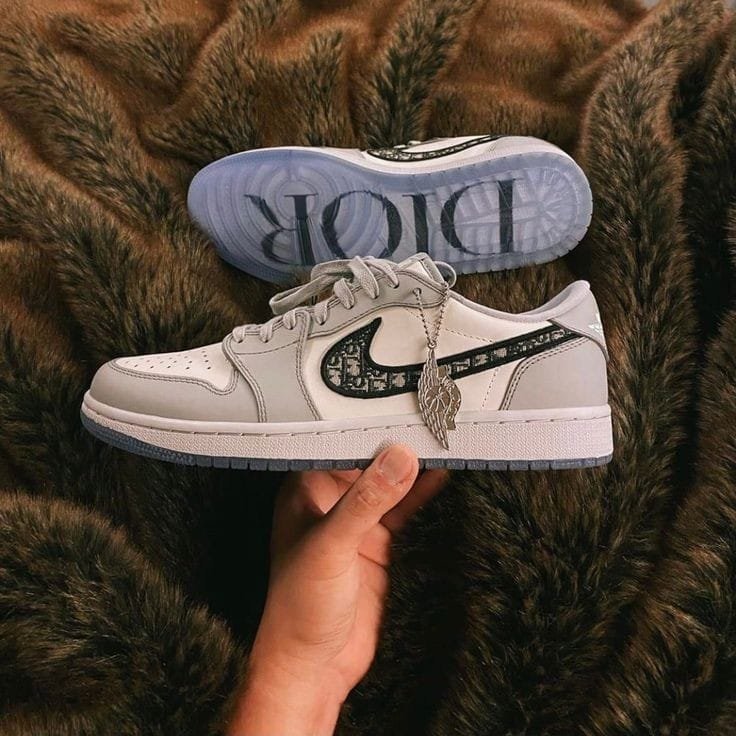 Alternative view of NIKE AIR JORDAN RETRO 1