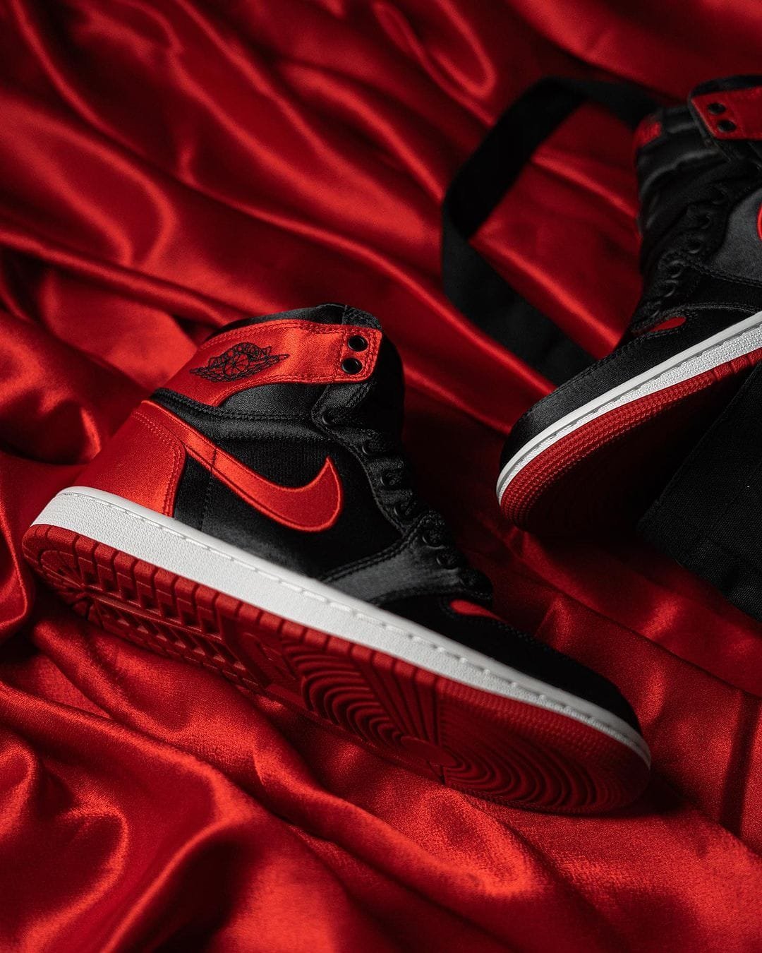 NIKE AIR JORDAN RETRO 1 HIGH - Image 3