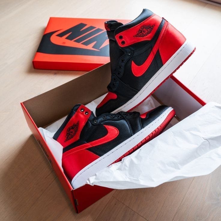 NIKE AIR JORDAN RETRO 1 HIGH - Image 5